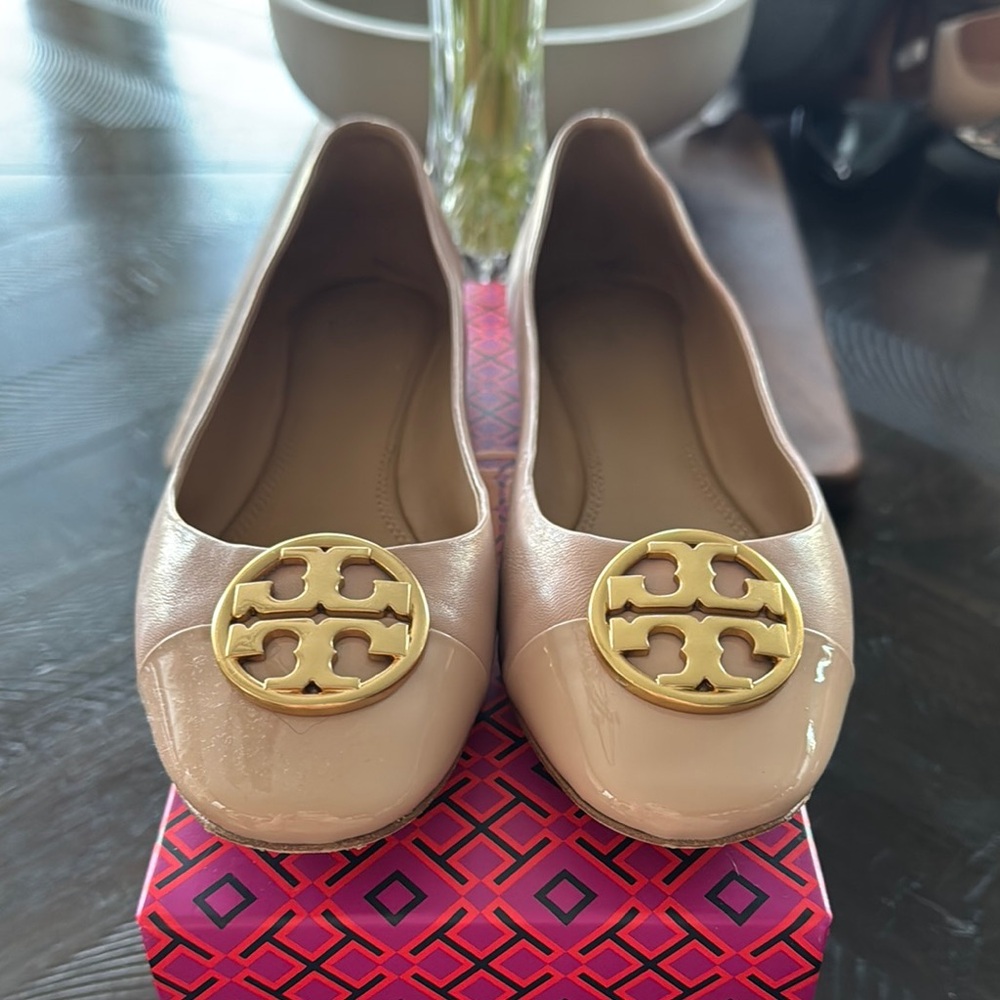 Tory Burch Women's Beige Flats with Gold Logo